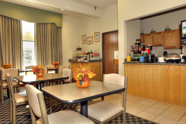MAGNUSON HOTEL ON THE LAKE-CLARKSVILLE (Clarksville)